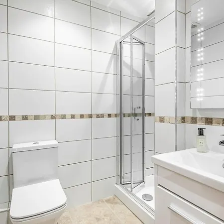 Wonderful Pet Friendly One Bed In Great For Couples Or Friends With A Pull Out Comfortable Sofa Bed Right On The River Ouze With A Private Courtyard *