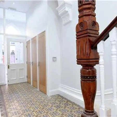Wonderful Pet Friendly One Bed In Great For Couples Or Friends With A Pull Out Comfortable Sofa Bed Right On The River Ouze With A Private Courtyard
