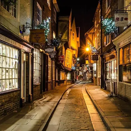Wonderful Pet Friendly One Bed In Great For Couples Or Friends With A Pull Out Comfortable Sofa Bed Right On The River Ouze With A Private Courtyard York