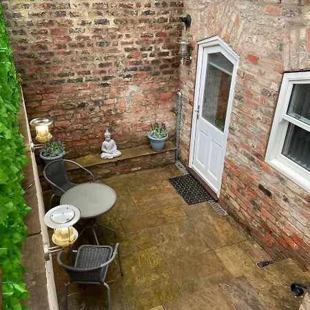 Wonderful Pet Friendly One Bed In Great For Couples Or Friends With A Pull Out Comfortable Sofa Bed Right On The River Ouze With A Private Courtyard York