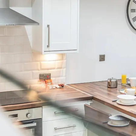 Lägenhet Wonderful Pet Friendly One Bed In Great For Couples Or Friends With A Pull Out Comfortable Sofa Bed Right On The River Ouze With A Private Courtyard