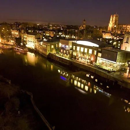 Lägenhet Wonderful Pet Friendly One Bed In Great For Couples Or Friends With A Pull Out Comfortable Sofa Bed Right On The River Ouze With A Private Courtyard *