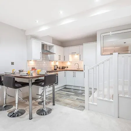 Lägenhet Wonderful Pet Friendly One Bed In Great For Couples Or Friends With A Pull Out Comfortable Sofa Bed Right On The River Ouze With A Private Courtyard *