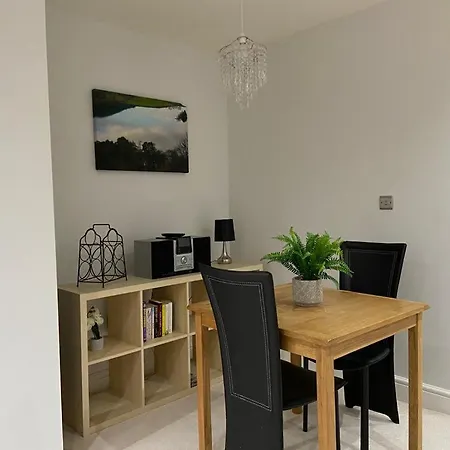 Lägenhet Wonderful Pet Friendly One Bed In Great For Couples Or Friends With A Pull Out Comfortable Sofa Bed Right On The River Ouze With A Private Courtyard *